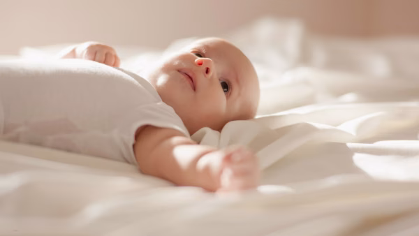 Waarom wordt mijn kind ineens zo vroeg wakker? 7 oorzaken van vroeg wakker worden